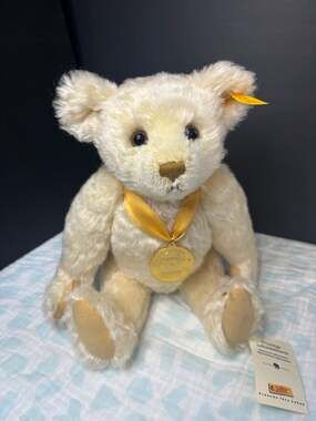 Steiff Danbury Mint Millennium Year 2000 White Mohair Teddy Bear 666018 with Gol